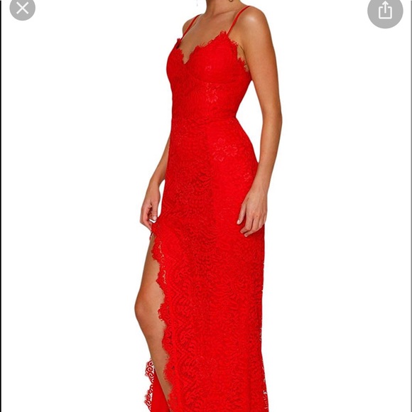 Red scalloped fringe lace maxi - Picture 3 of 9